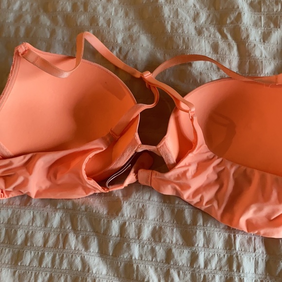 Can criss cross or wear regular - Picture 4 of 6